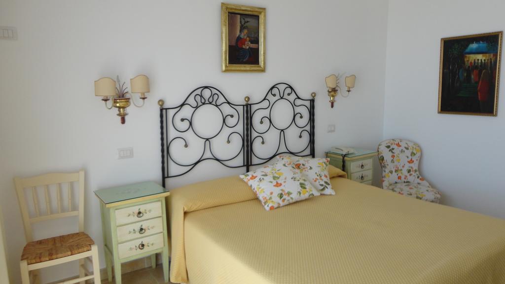 Hotel Villa Mora Giardini Naxos Bagian luar foto
