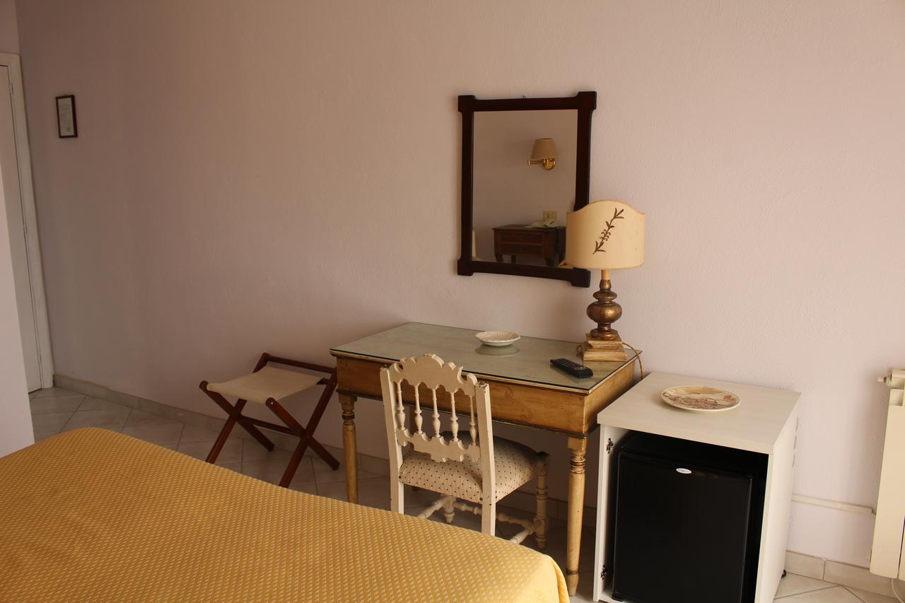 Hotel Villa Mora Giardini Naxos Bagian luar foto