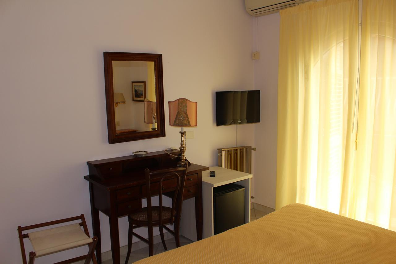 Hotel Villa Mora Giardini Naxos Bagian luar foto