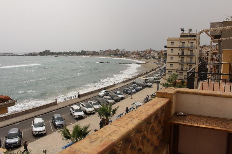 Hotel Villa Mora Giardini Naxos Bagian luar foto