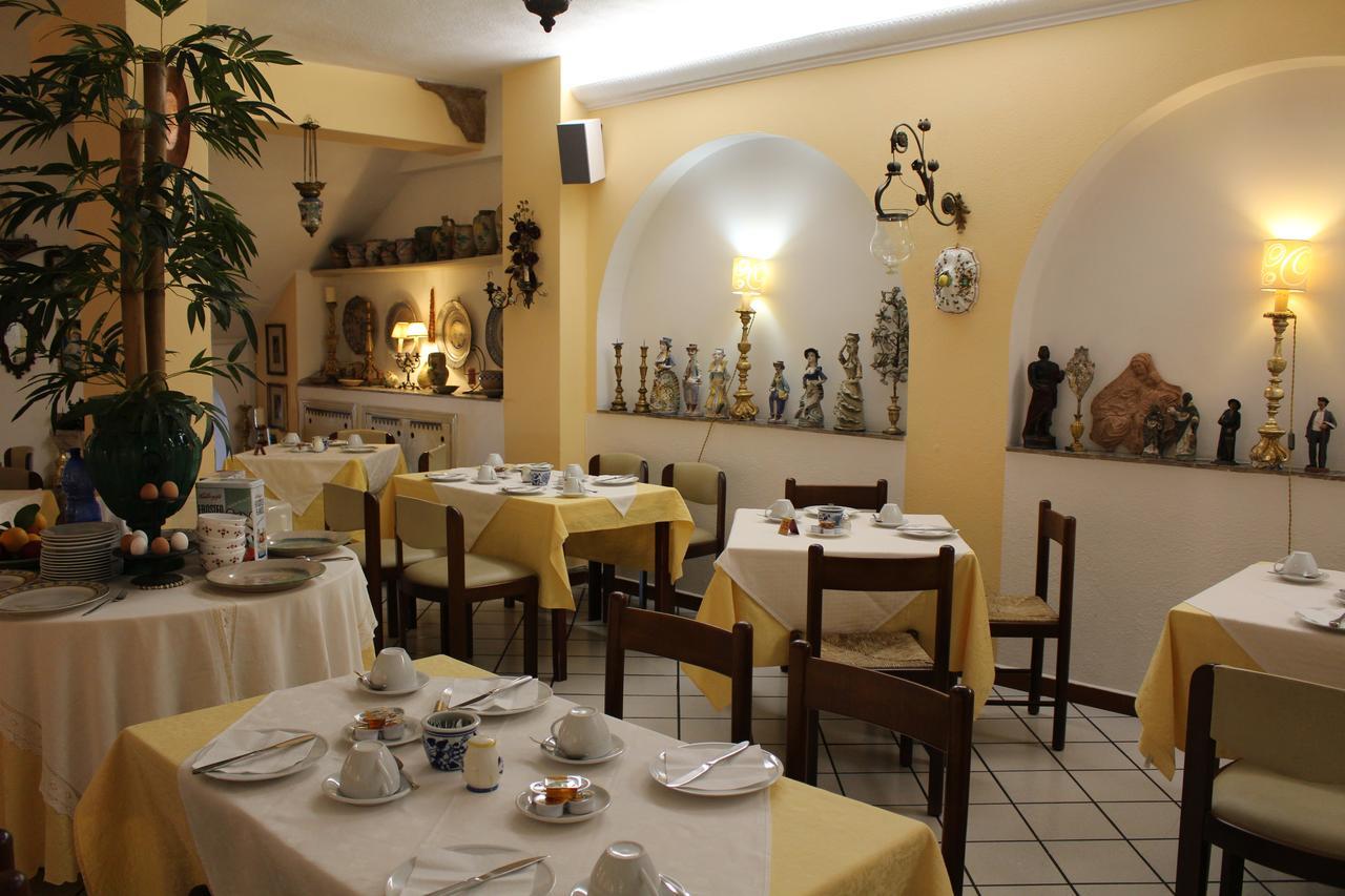 Hotel Villa Mora Giardini Naxos Bagian luar foto