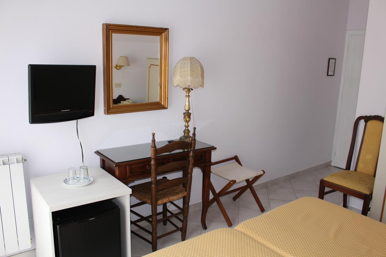 Hotel Villa Mora Giardini Naxos Bagian luar foto