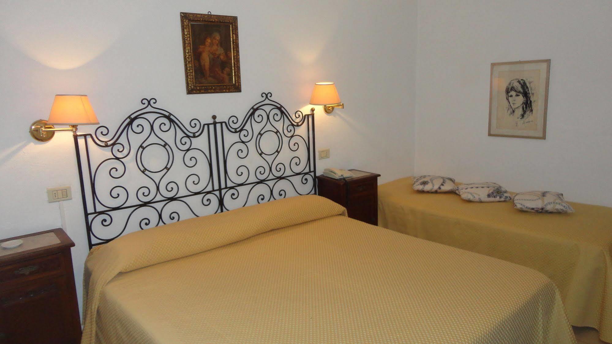 Hotel Villa Mora Giardini Naxos Bagian luar foto