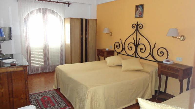 Hotel Villa Mora Giardini Naxos Bagian luar foto