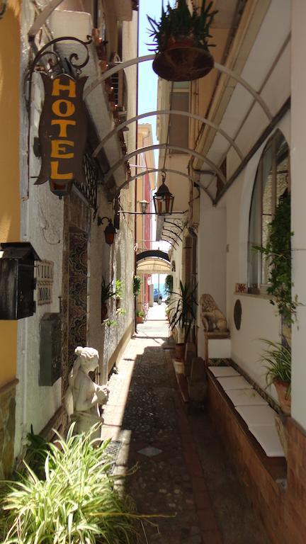 Hotel Villa Mora Giardini Naxos Bagian luar foto