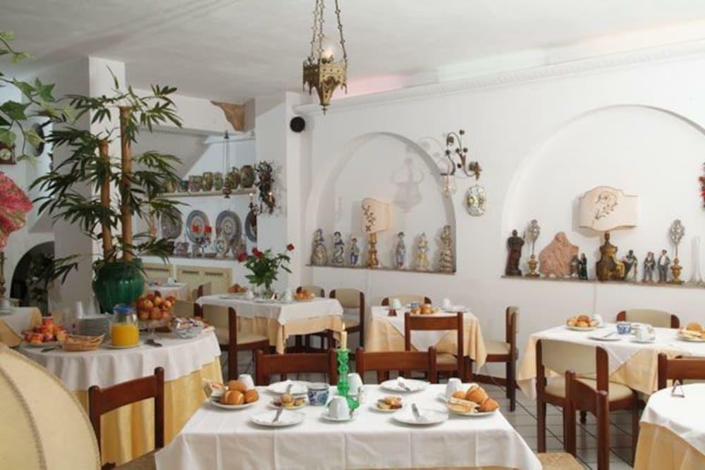 Hotel Villa Mora Giardini Naxos Bagian luar foto